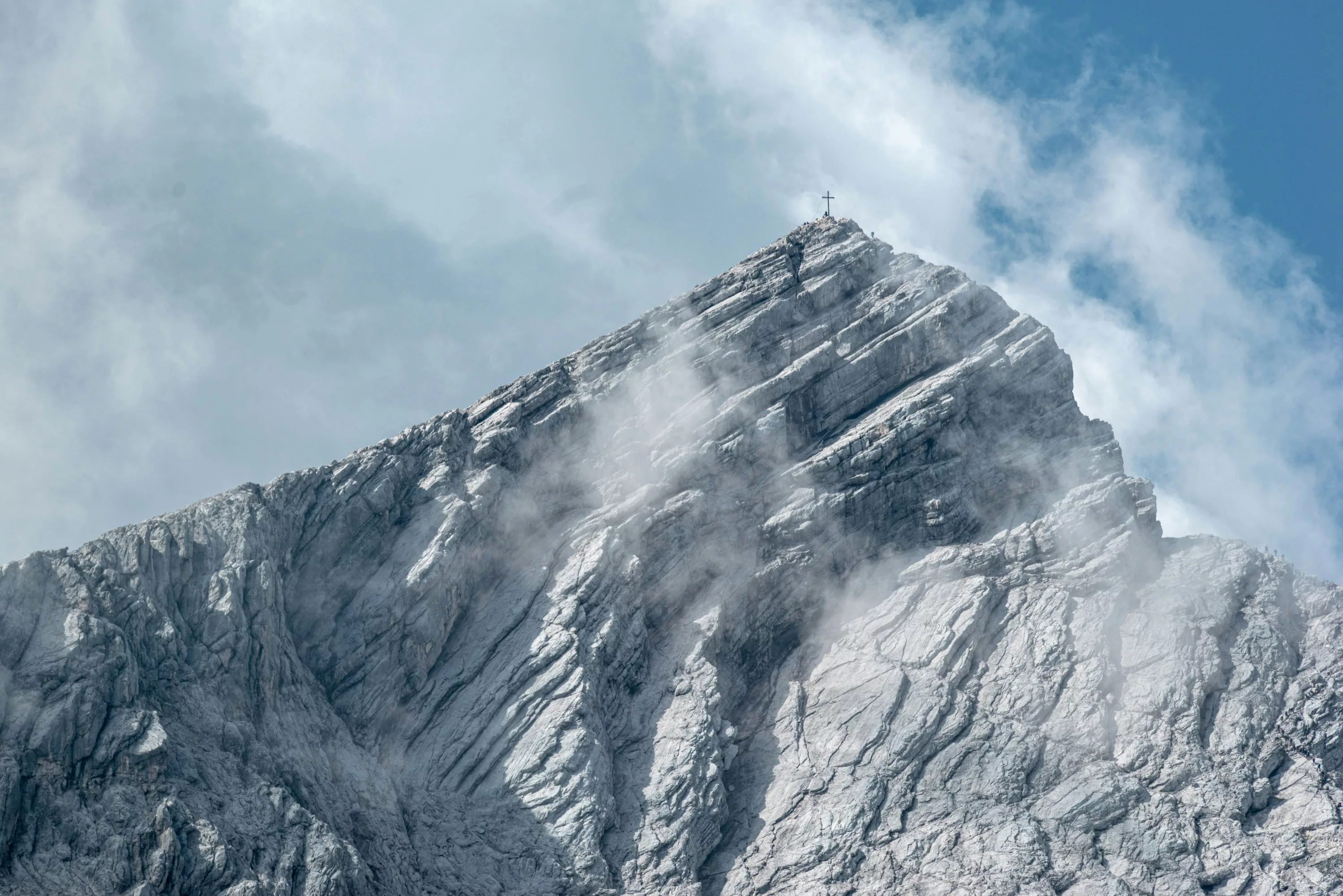 2025-werdenfelserei-blog-alpspitze-klettersteig-garmisch-daniel-sessler-A6LxkX78DIE-unsplash-min